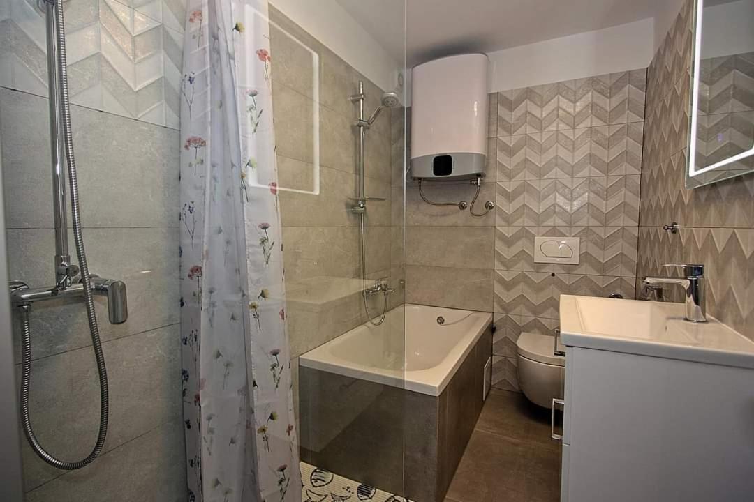 Apartment Samanta Supetar Buitenkant foto